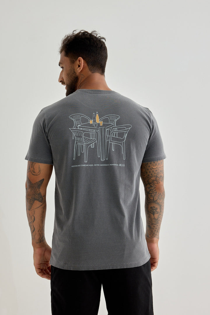 Camiseta Estonada - Entre Histórias - Cinza