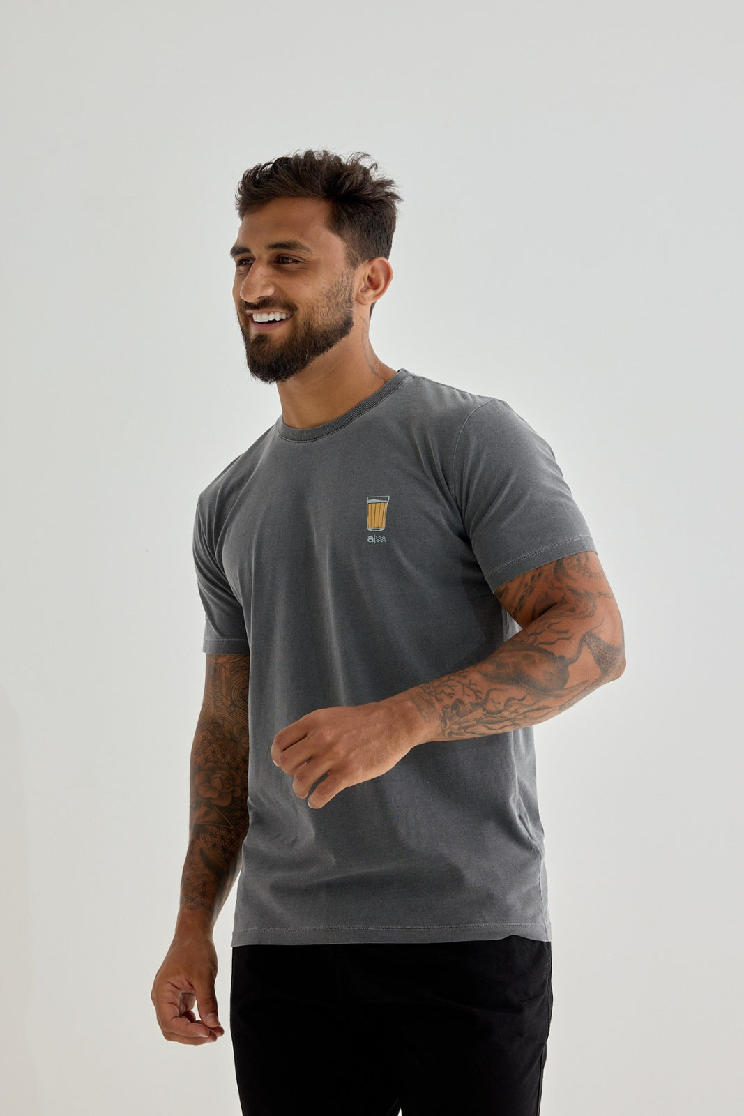 Camiseta Estonada - Entre Histórias - Cinza