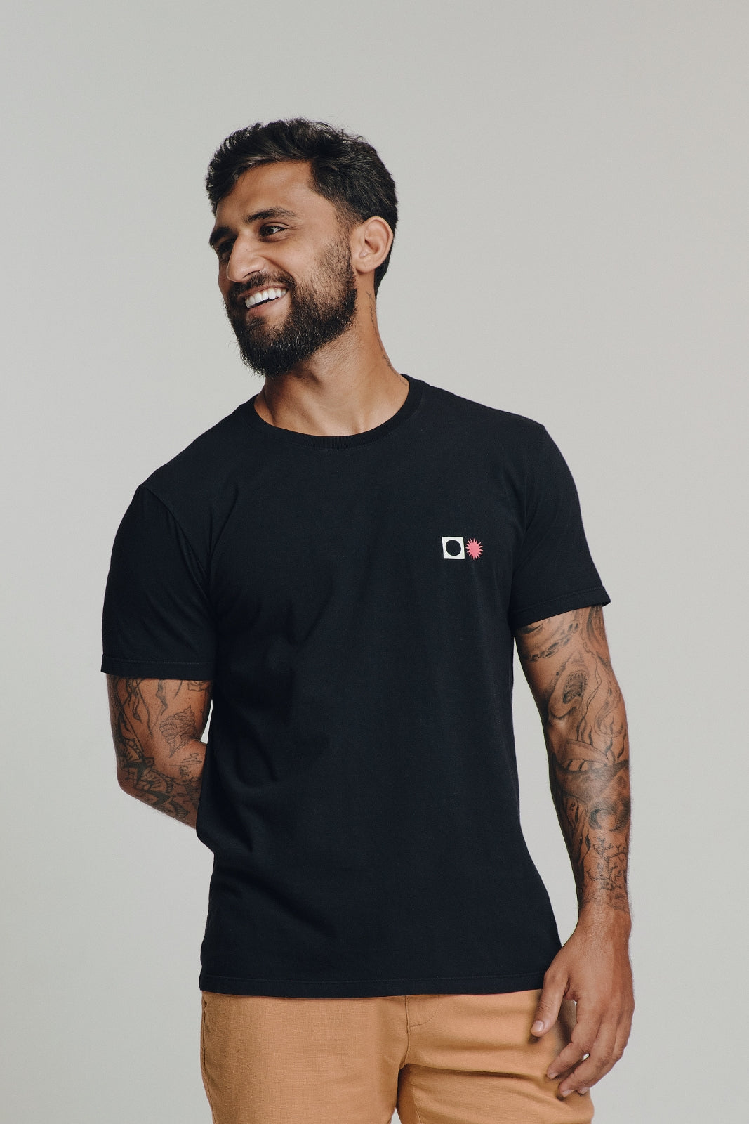 Camiseta Estampada - Sol e Lua - Preta