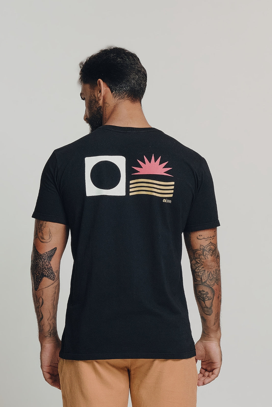 Camiseta Estampada - Sol e Lua - Preta