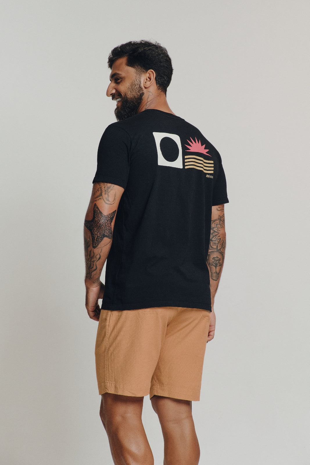 Camiseta Estampada - Sol e Lua - Preta