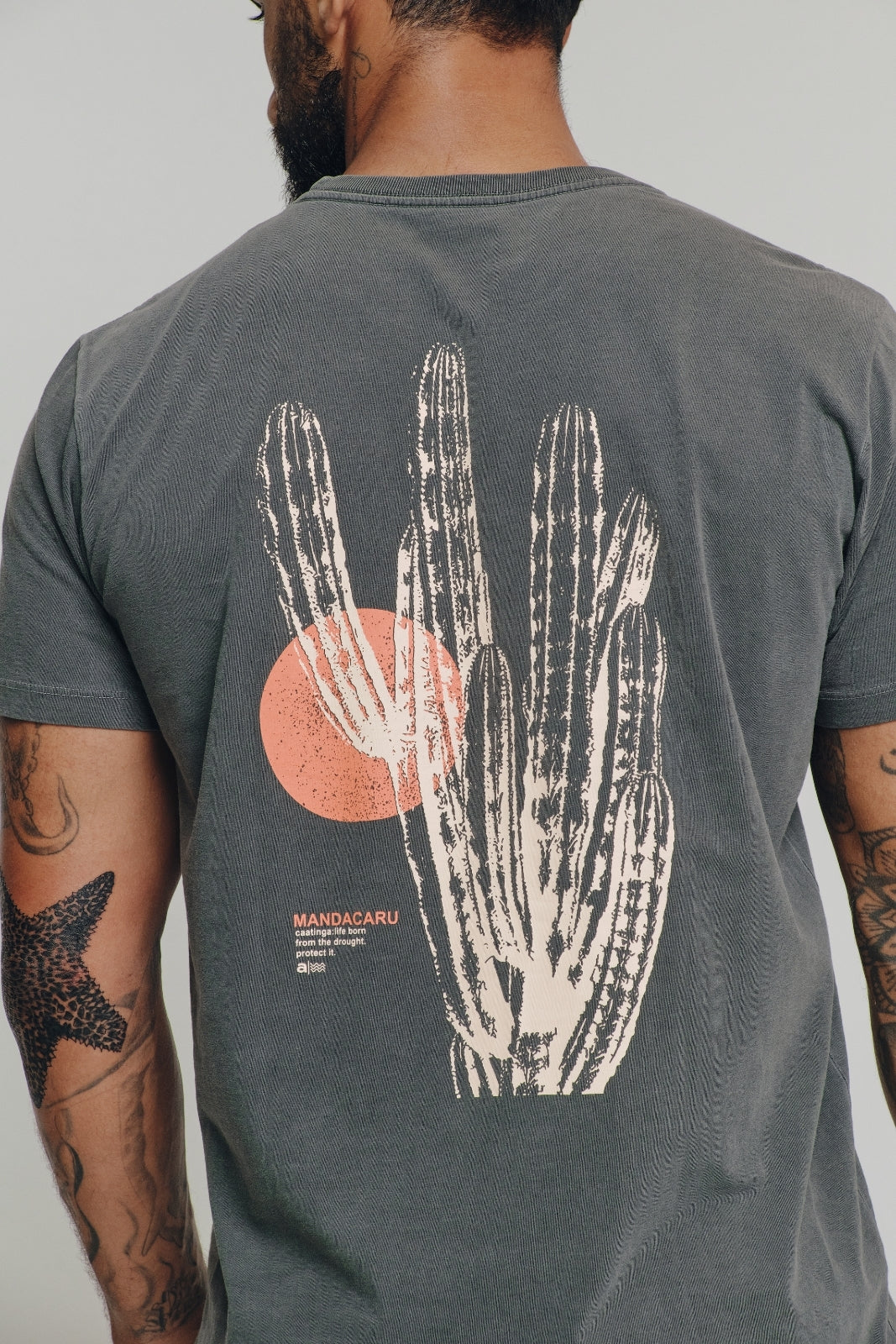 Camiseta Estonada Biomas  - Mandacaru - Cinza