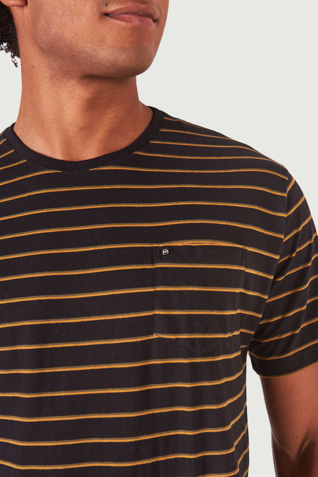 Camiseta em Fibra de Cânhamo Listrada - Preta