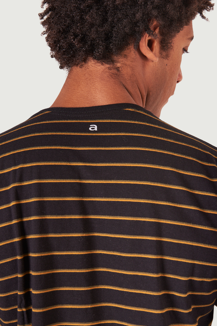 Camiseta em Fibra de Cânhamo Listrada - Preta