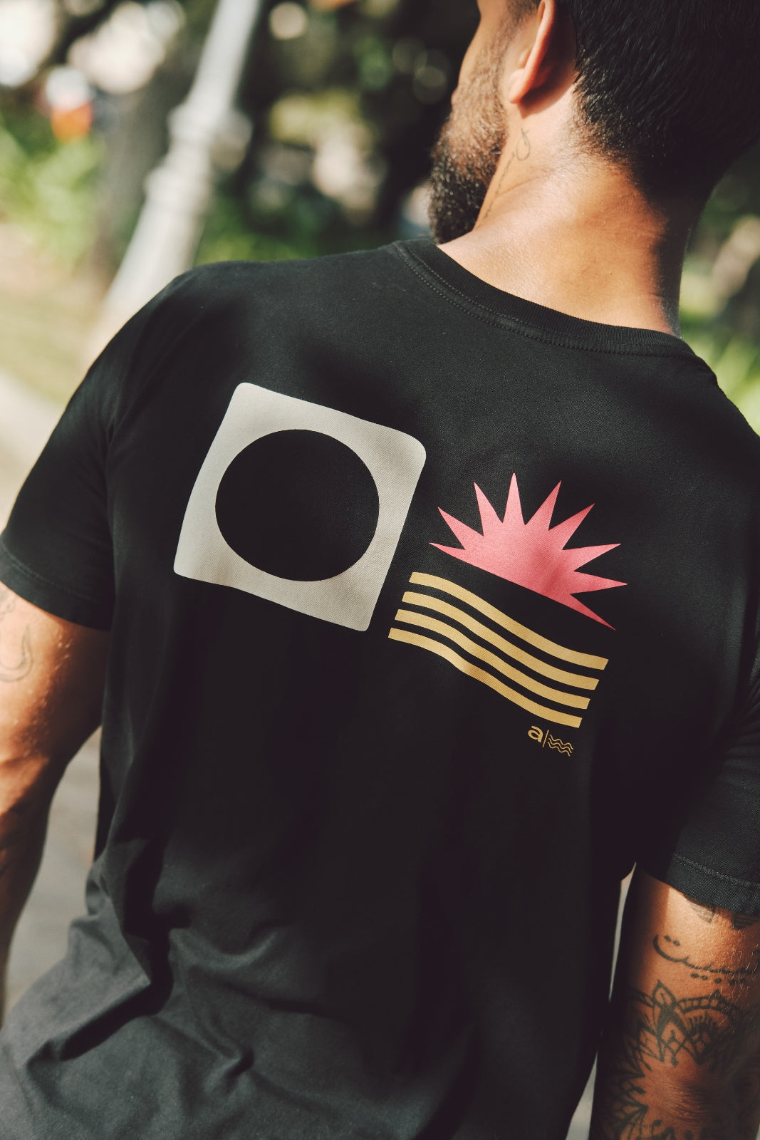 Camiseta Estampada - Sol e Lua - Preta