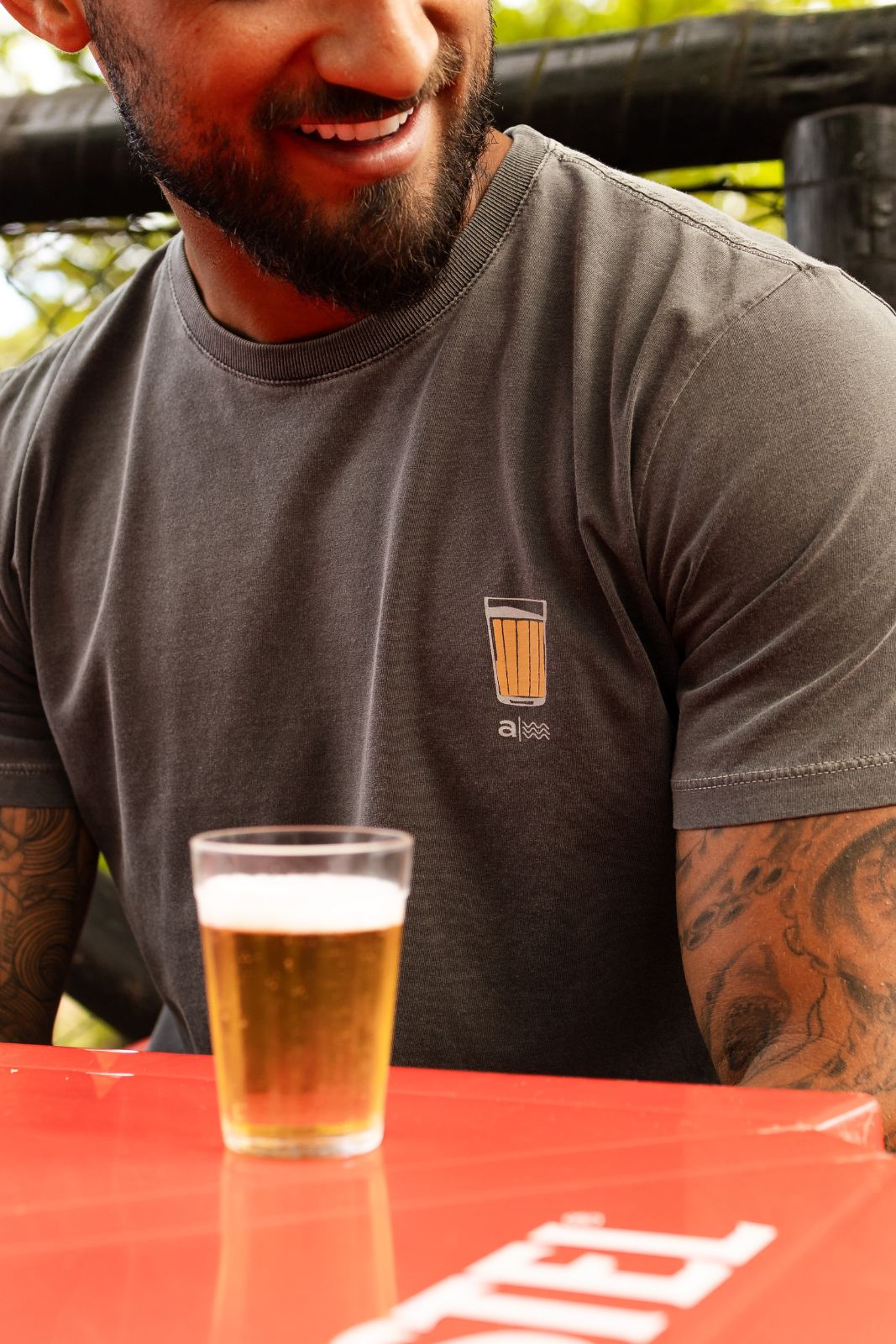 Camiseta Estonada - Entre Histórias - Cinza