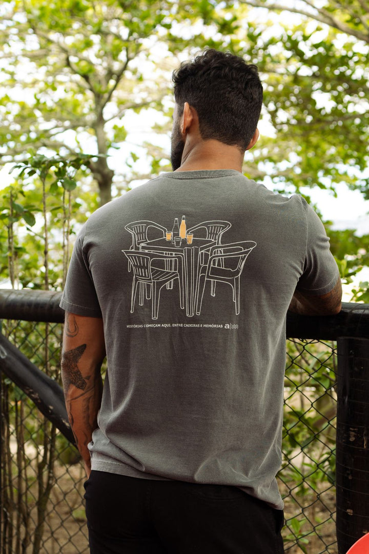 Camiseta Estonada - Entre Histórias - Cinza