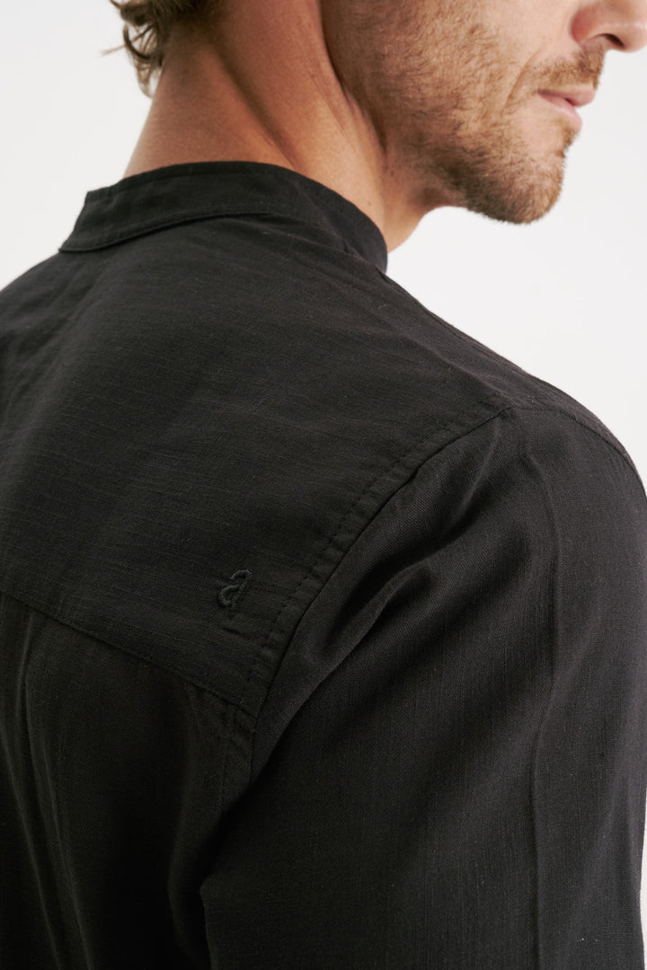 Camisa Brisa Gola Padre Manga Longa - Preta