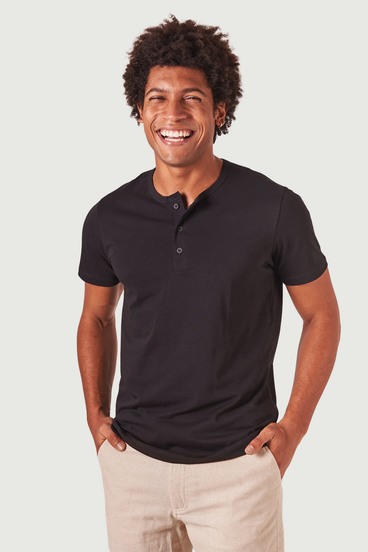 Camiseta Henley - Preta