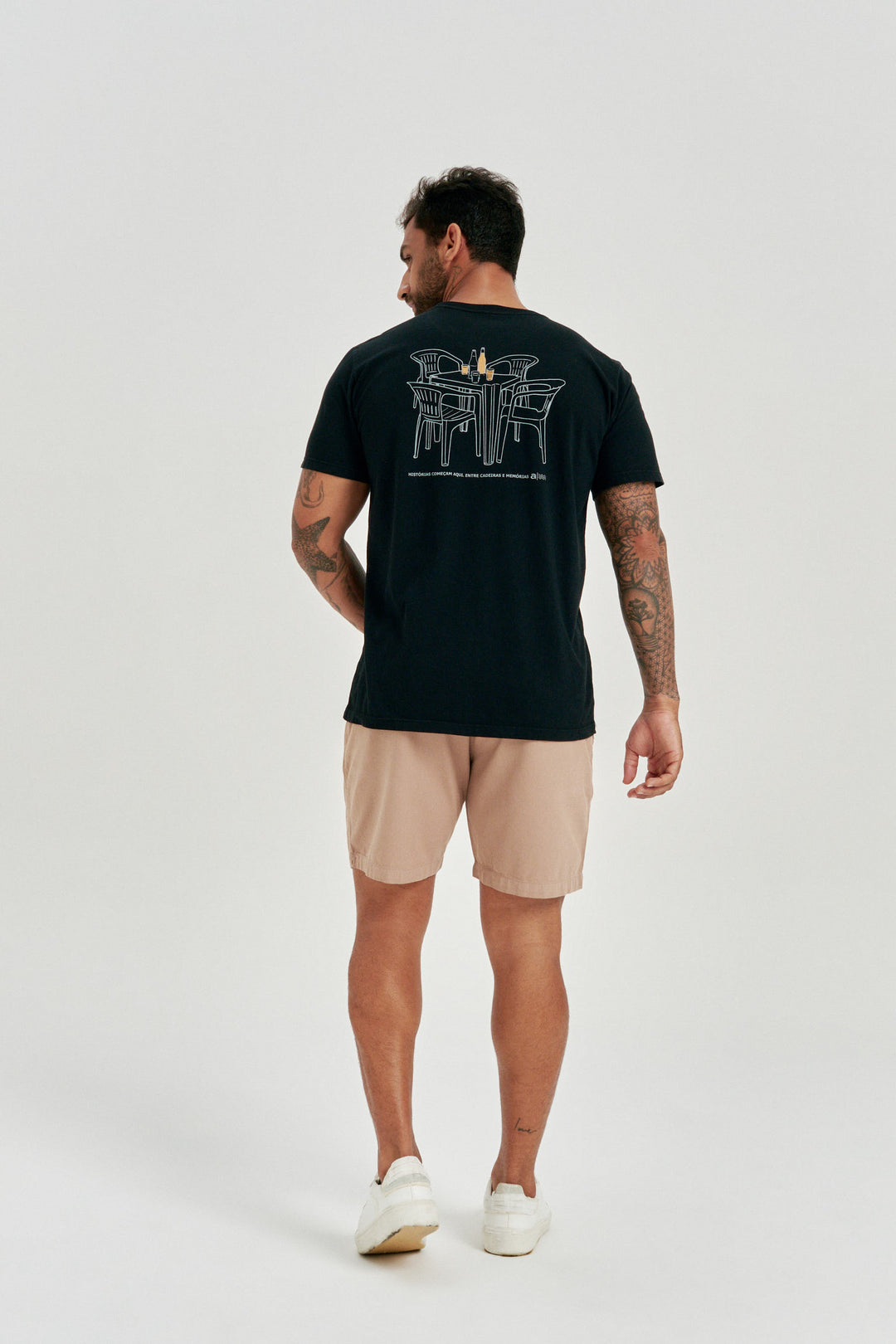 Camiseta Estampa - Entre Histórias - Preta