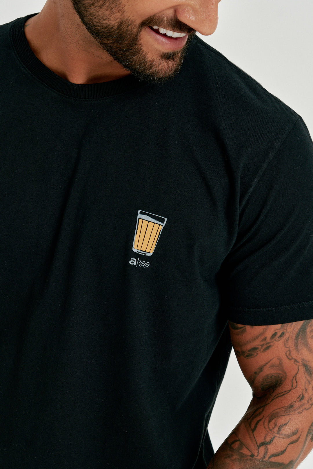 Camiseta Estampa - Entre Histórias - Preta