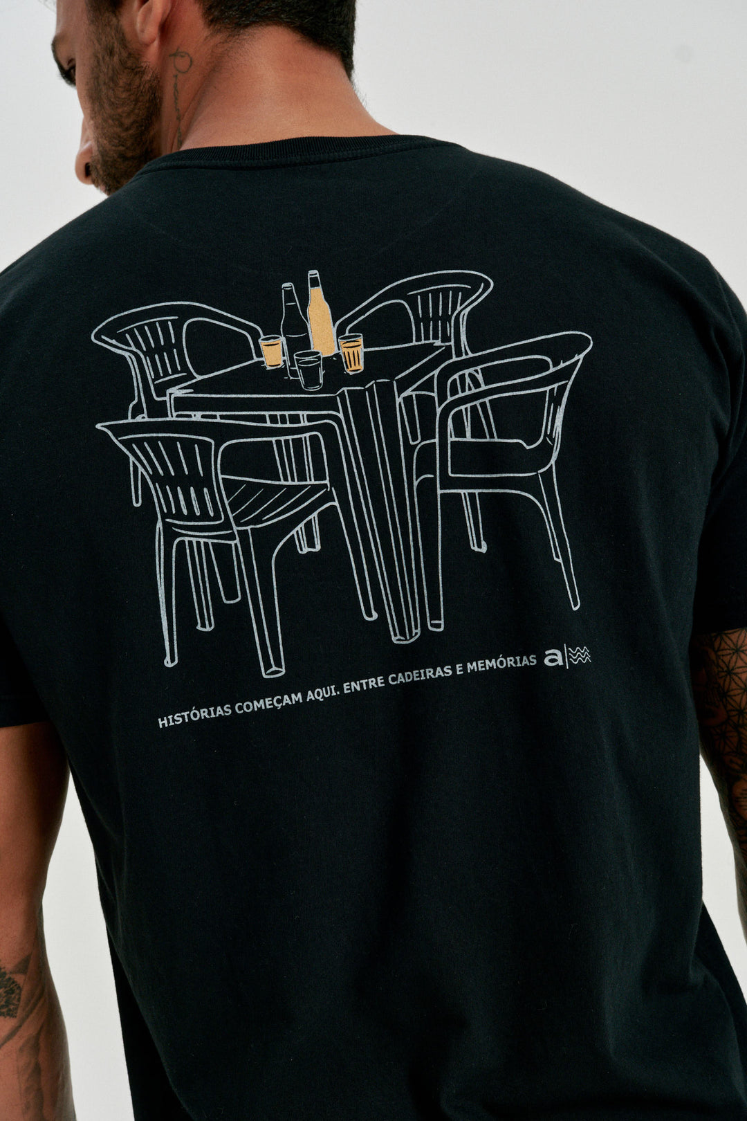 Camiseta Estampa - Entre Histórias - Preta
