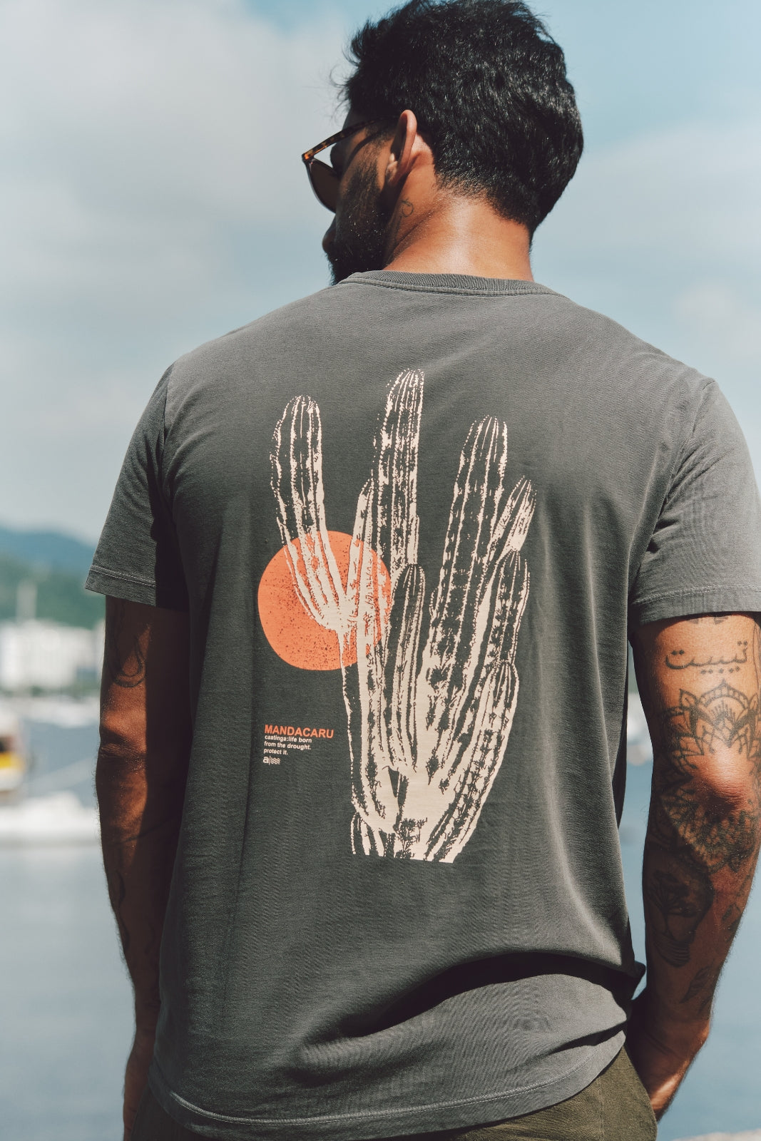 Camiseta Estonada Biomas  - Mandacaru - Cinza