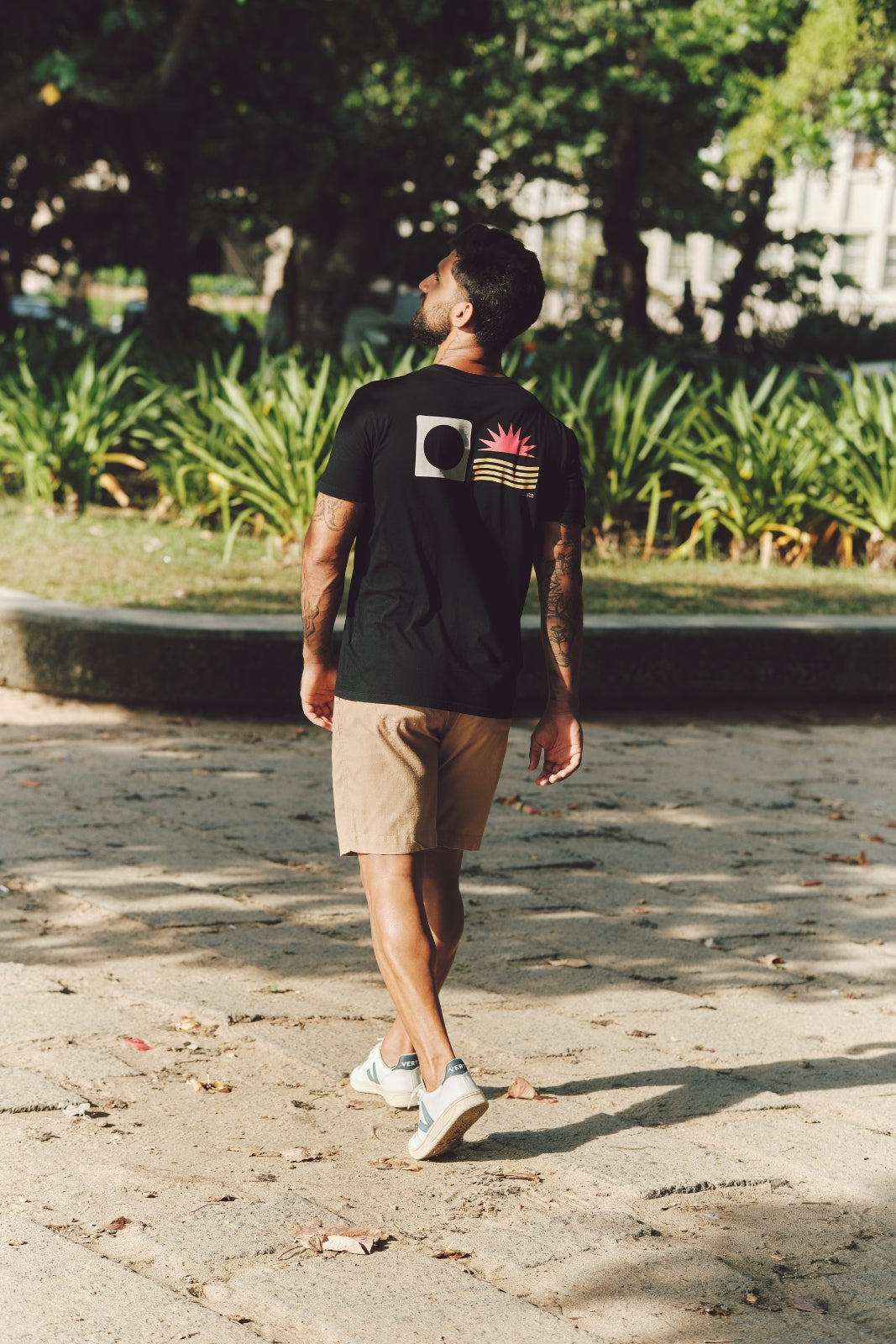 Camiseta Estampada - Sol e Lua - Preta